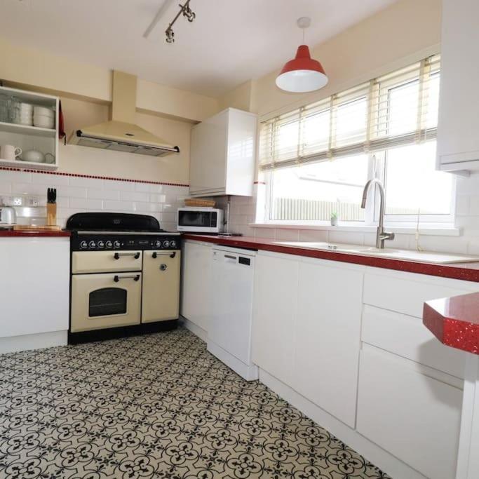 Gorgeous House In Newquay Walking Distance From Fistral Beach Extérieur photo